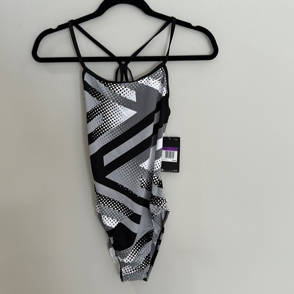 Nike Swim one piece Training Size 6/32 Like New - Picture 1 of 4